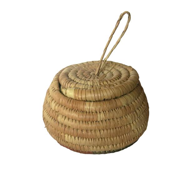 AFRICAN/NIGERIAN Hand Woven Basket Hanging Tribal Ethnic Lid and Hanger Loop Tan - Picture 1 of 4